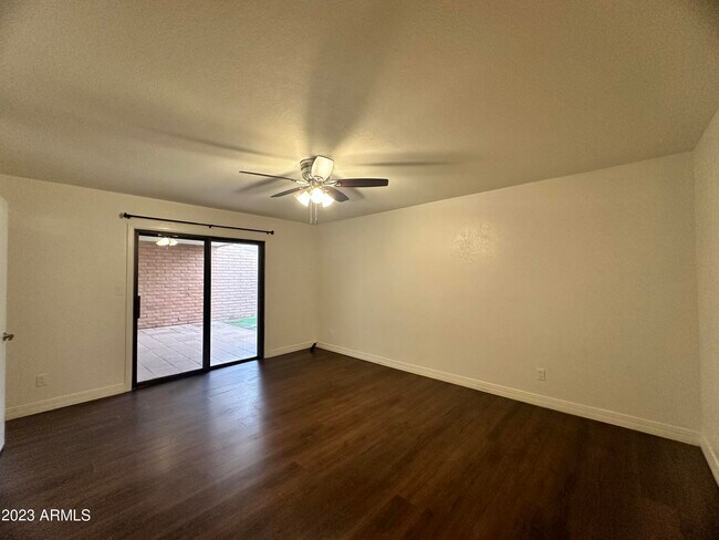 Foto del edificio - 963 N Revere