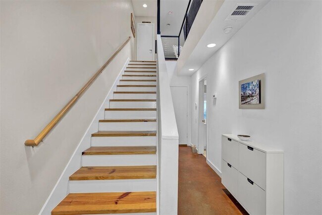 Building Photo - 918 Ruthven Street, Houston, TX 77019 - 2 ...