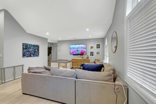Building Photo - 594 Saddle River Rd