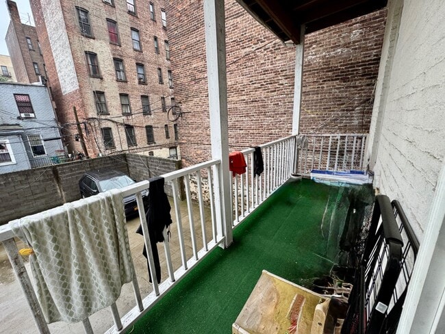 Building Photo - 3056 Perry Ave