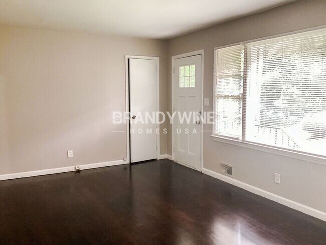 Building Photo - One month FREE RENT!!