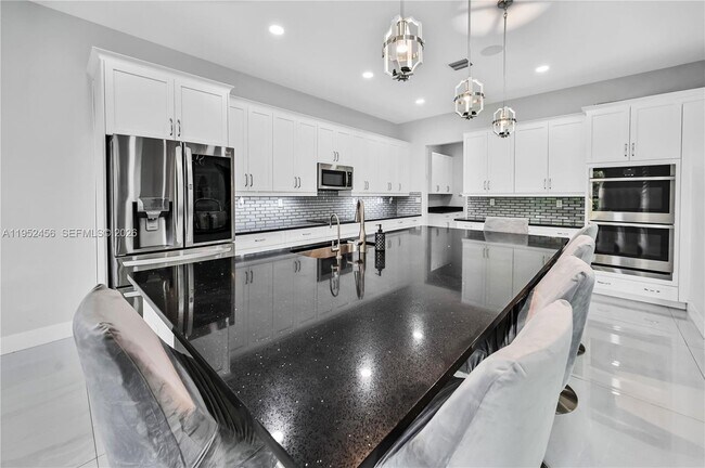 Foto del edificio - 8645 NW 39th Ct