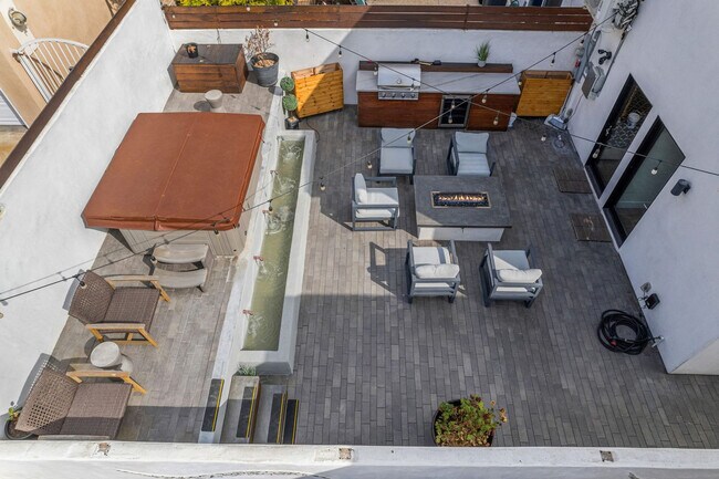 Building Photo - 3470 Carlsbad Blvd