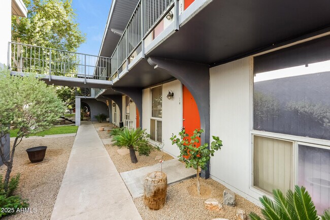 Foto del edificio - 6320 N 16th St