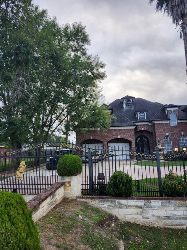 Foto principal - 6015 Ladonia St