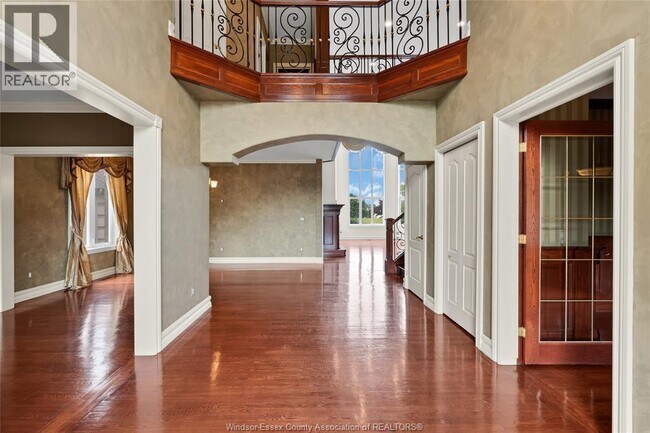 Photo du bâtiment - 1585 Stoneybrook Crescent