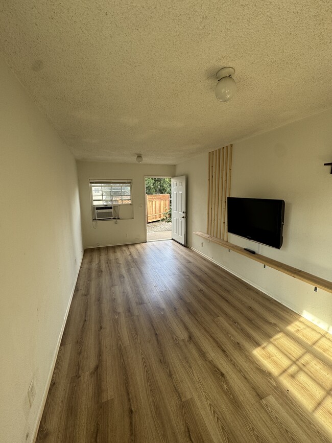 Building Photo - 6704 Nagle Ave