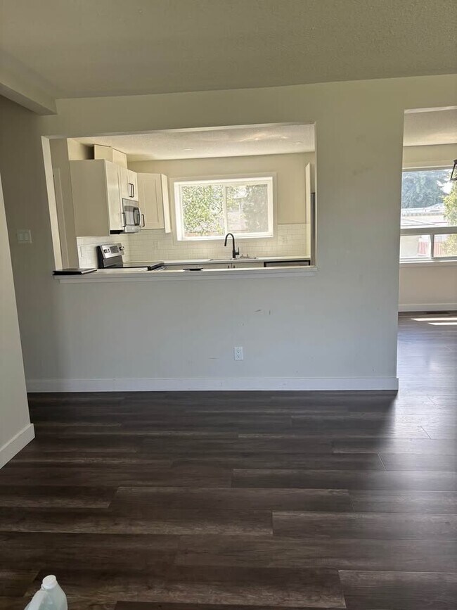 Photo du bâtiment - 9315-129B Avenue NW