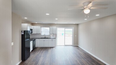 Building Photo - 203 Victory Ln