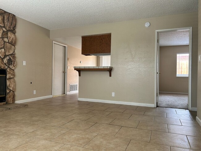 Foto del edificio - 941 W Atkins Ave