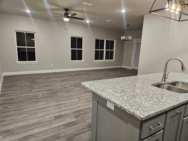 Building Photo - 514 E Chase St