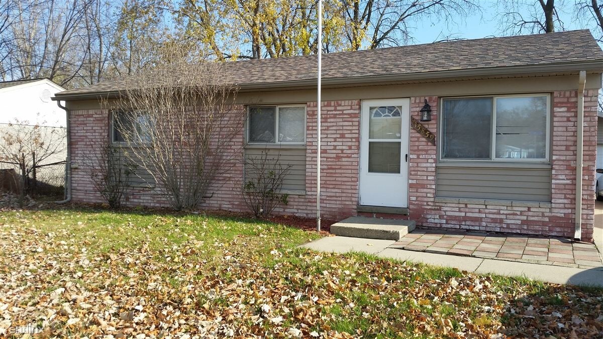 Foto principal - 3 br, 1 bath House - 15859 Wellington St