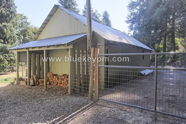 Building Photo - 1 Acre  Hobby Farm with 3 Bed, 1 Bath Home...