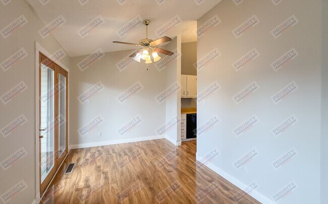 Foto del edificio - 2 bedroom home in Indian Hills