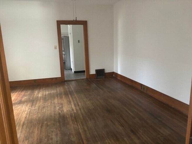 Building Photo - Beautiful Spacious Family 3 Bed Home