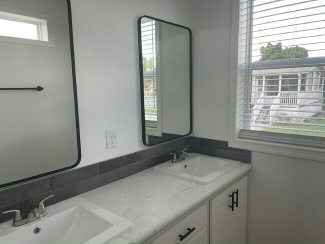 Foto del edificio - 4213 68th St N