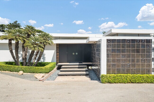 Building Photo - 1086 Channel Dr