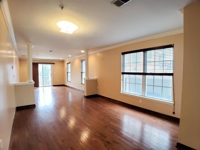 Building Photo - 111 Adamecs Way