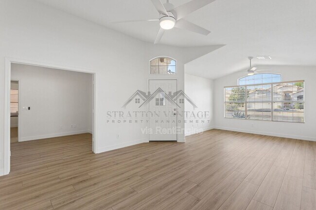 Foto del edificio - 9841 W Tonopah Dr