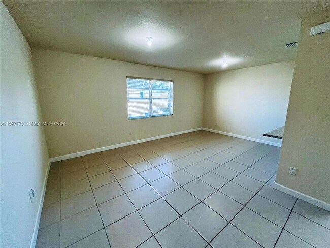 Foto del edificio - 112 SE 28th Ter