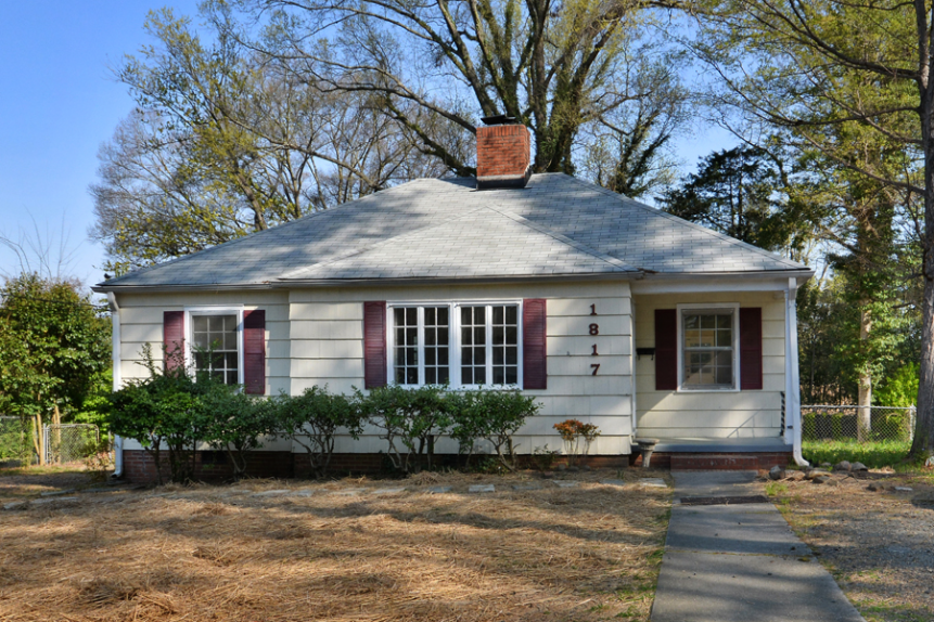 Primary Photo - Cute Bungalow