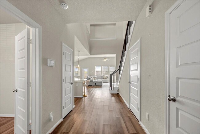 Building Photo - 618 Ellwood Terrace Ln