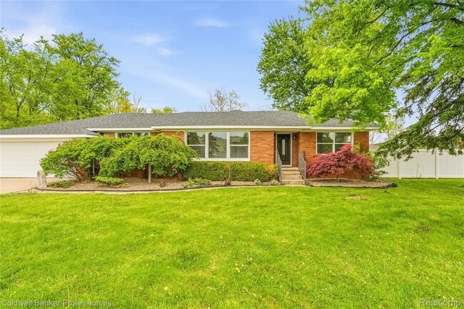 Photo - 7841 Haggerty Rd House