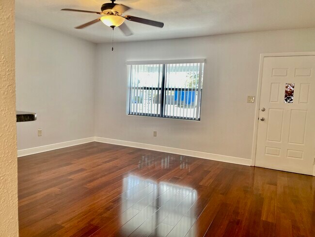 Foto del edificio - 1730 Long St