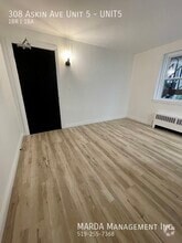 Building Photo - 308 Askin Ave