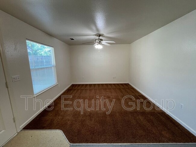 Building Photo - 540 E Lakeview Ave