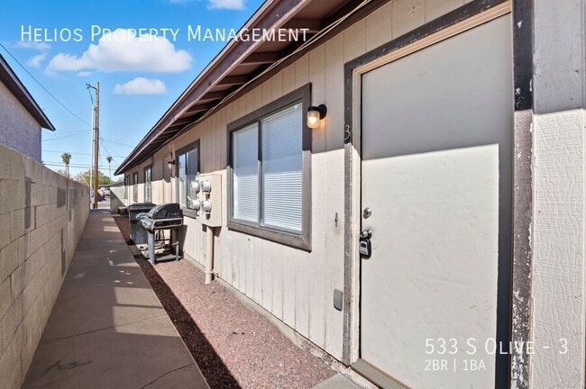 Building Photo - 533 S Olive