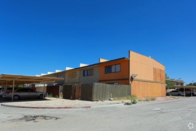 Building Photo - DelMoral Villas