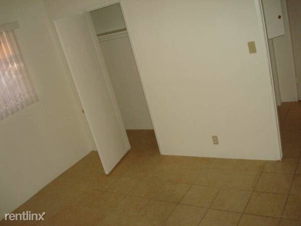 Building Photo - 317 W Guinida Ln