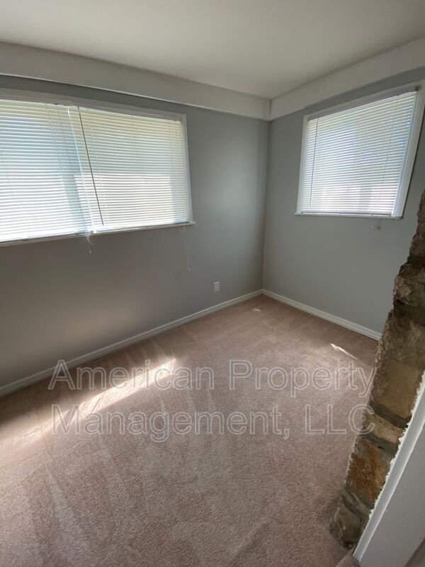 Building Photo - 1444 S Marion Ave