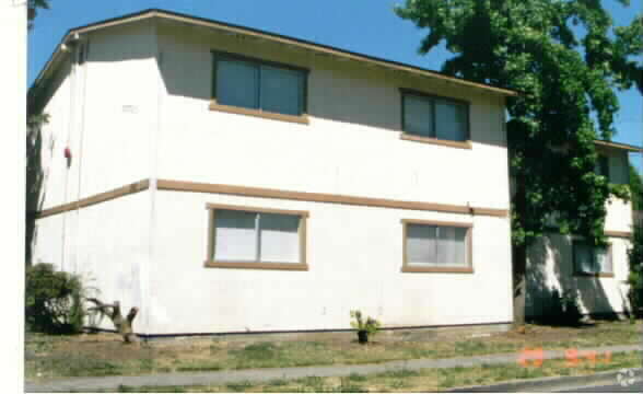 Foto principal - 107 W 6th St
