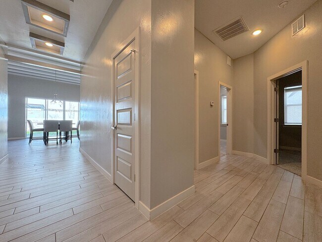 Foto del edificio - East El Paso 3bed 2bath Refrig A/C with low maintenance landscaping!