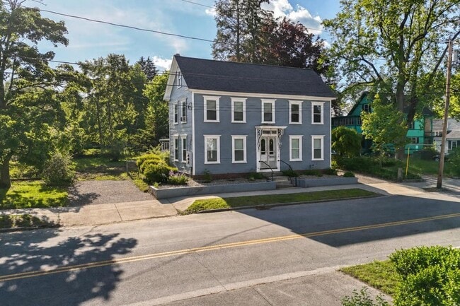 Building Photo - 137 Locust St