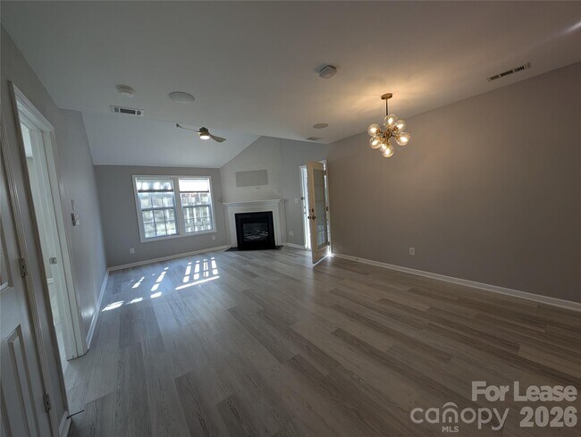 Building Photo - 4656 Sooner Ln