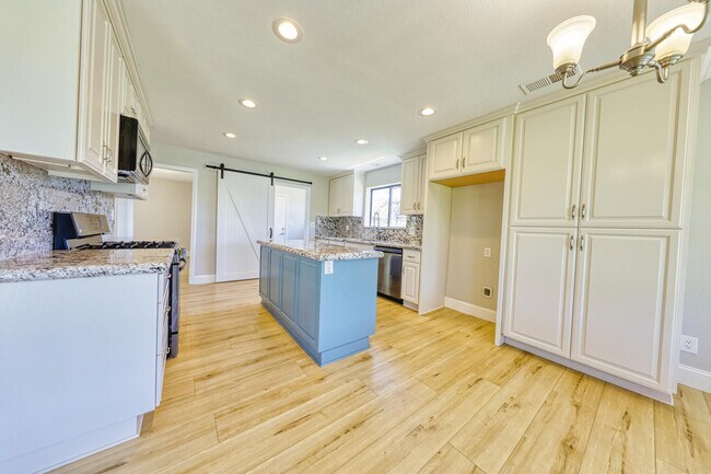 Building Photo - 24121 Martingale Way