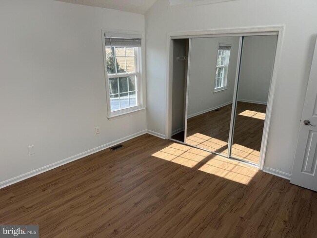 Building Photo - 946 Chesney Ln