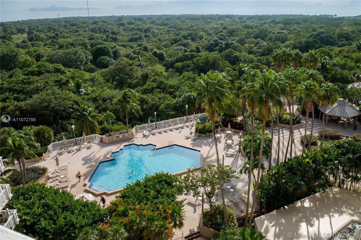 Foto principal - 1111 Crandon Blvd