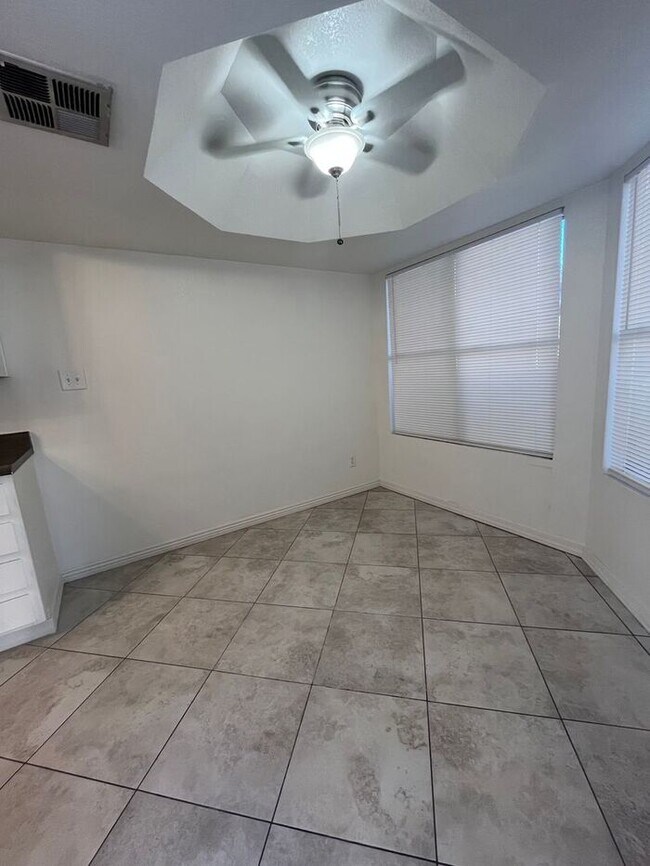 Foto del edificio - 16818 N 56th St