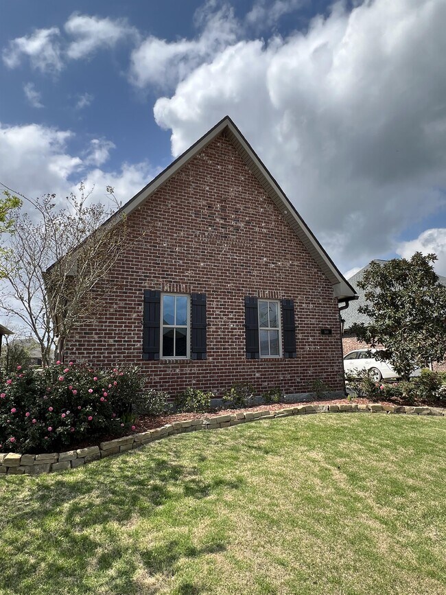 Building Photo - 5810 Willow Breeze Dr