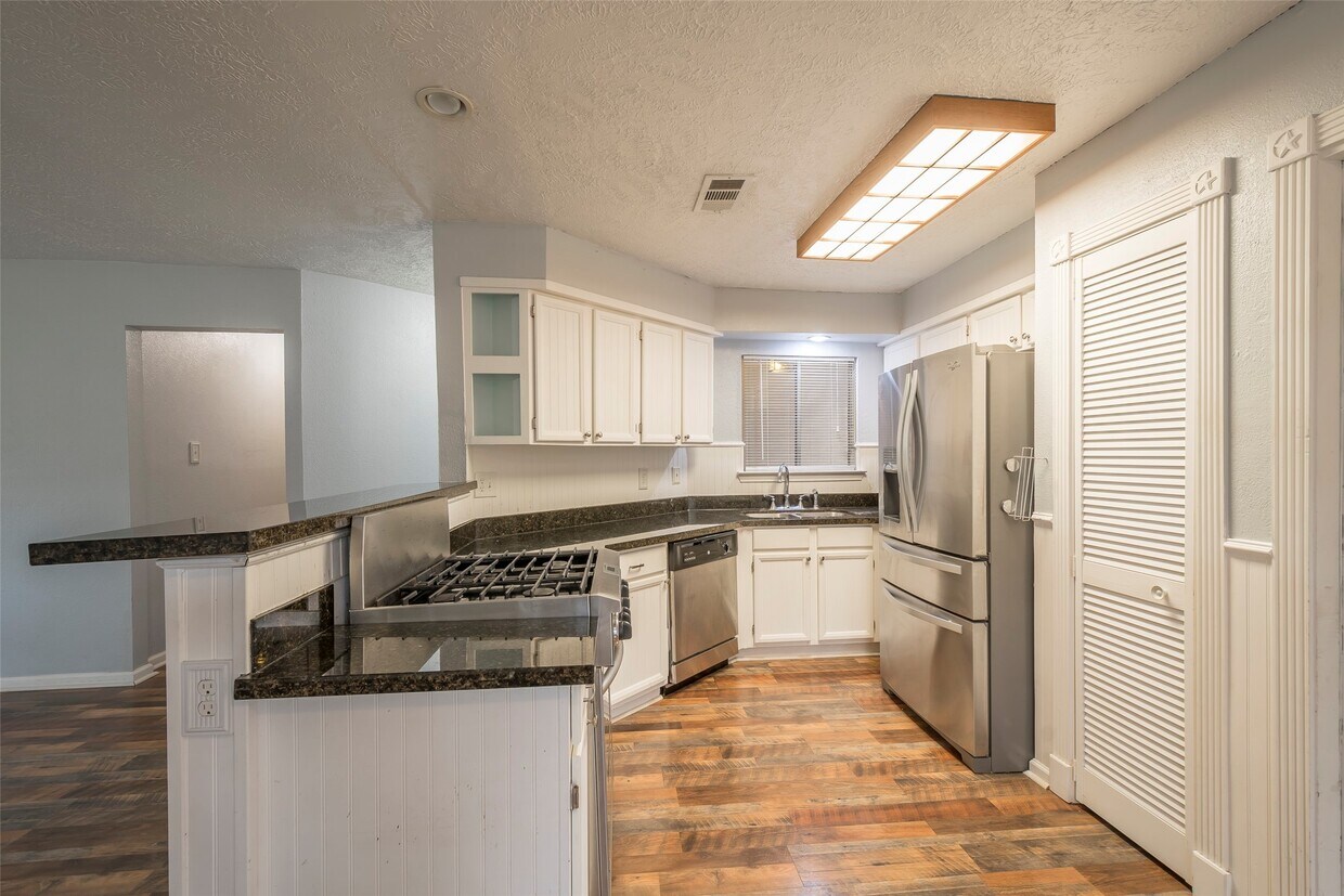 Building Photo - 23923 Red Sky Dr
