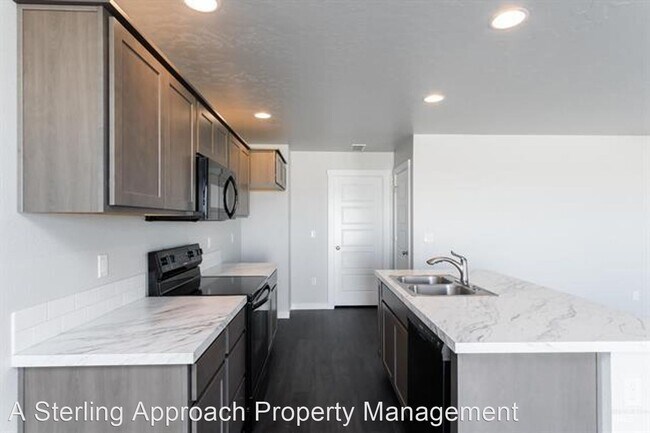 Building Photo - 3 br, 2.5 bath House - 3490 W Commemoratio...