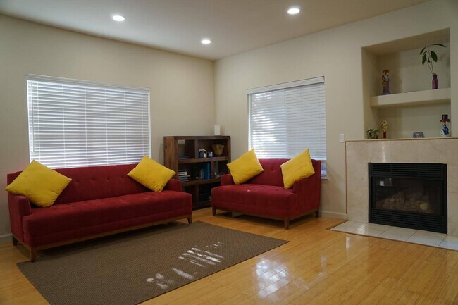 Living - 3713 Sun West Ter