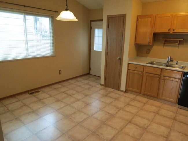 Building Photo - 1106 Rendezvous Ln