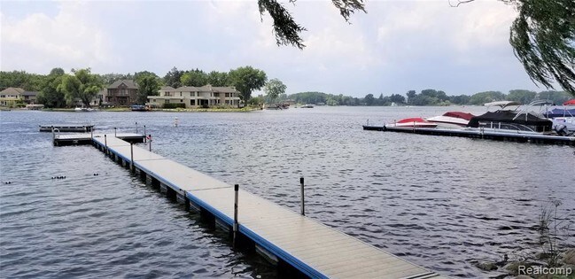 Building Photo - 5808 Putnam Dr