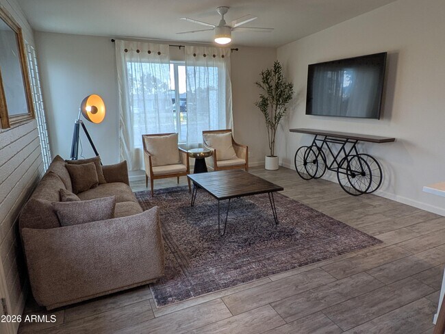 Foto del edificio - 7802 E Kimsey Ln