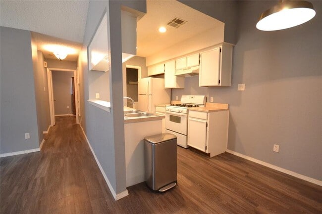 Building Photo - 16114 Windermere Dr